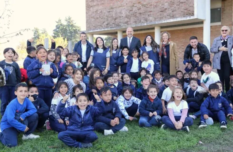 Pérez: Inauguraron el Colegio Tesla en el barrio Cabín 9