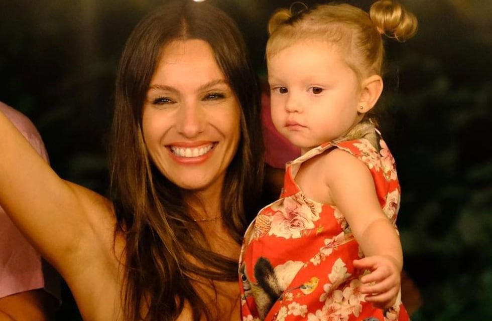 Ana García Moritán, la hija de Pampita, lució un tierno look de vestido con tul, brillos y una corona de princesa