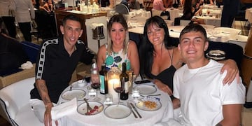 Paulo Dybala se juntó con Ángel Di María y la rompieron de vacaciones en Ibiza.