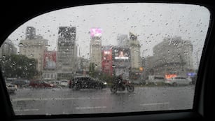 Fuerte temporal en el Amba: evacuados, vuelos suspendidos y usuarios sin luz. (Gentileza Clarín)