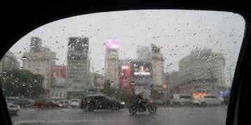 Fuerte temporal en el Amba: evacuados, vuelos suspendidos y usuarios sin luz. (Gentileza Clarín)