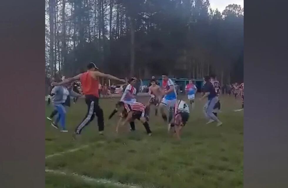 Violencia en una semifinal de fútbol en Los Helechos