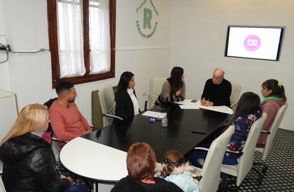 Entregaron ayudas económicas a cinco emprendedores rosaleños