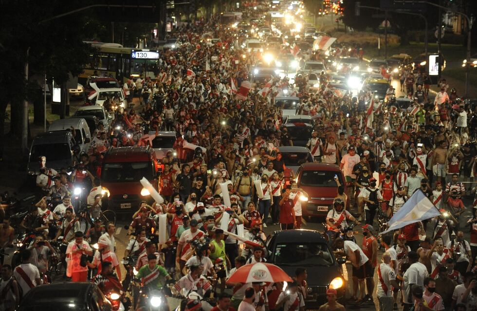 Hinchas de River realizaron una “Caravana Eterna” a dos años de conquistar la Copa Libertadores ante Boca