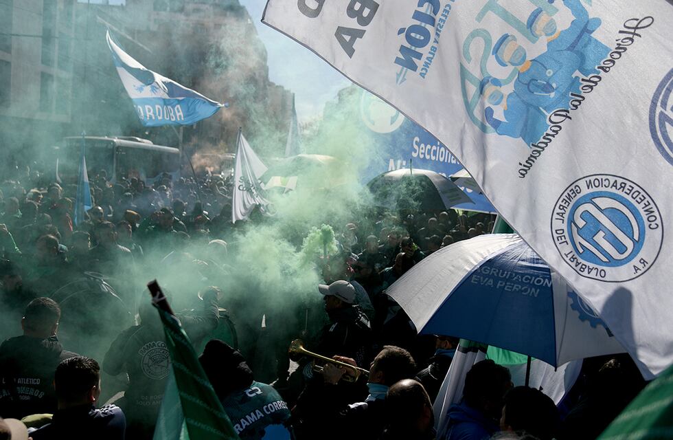 Un decreto de Milei que limitaba el derecho a huelga fue suspendido por la Justicia Laboral