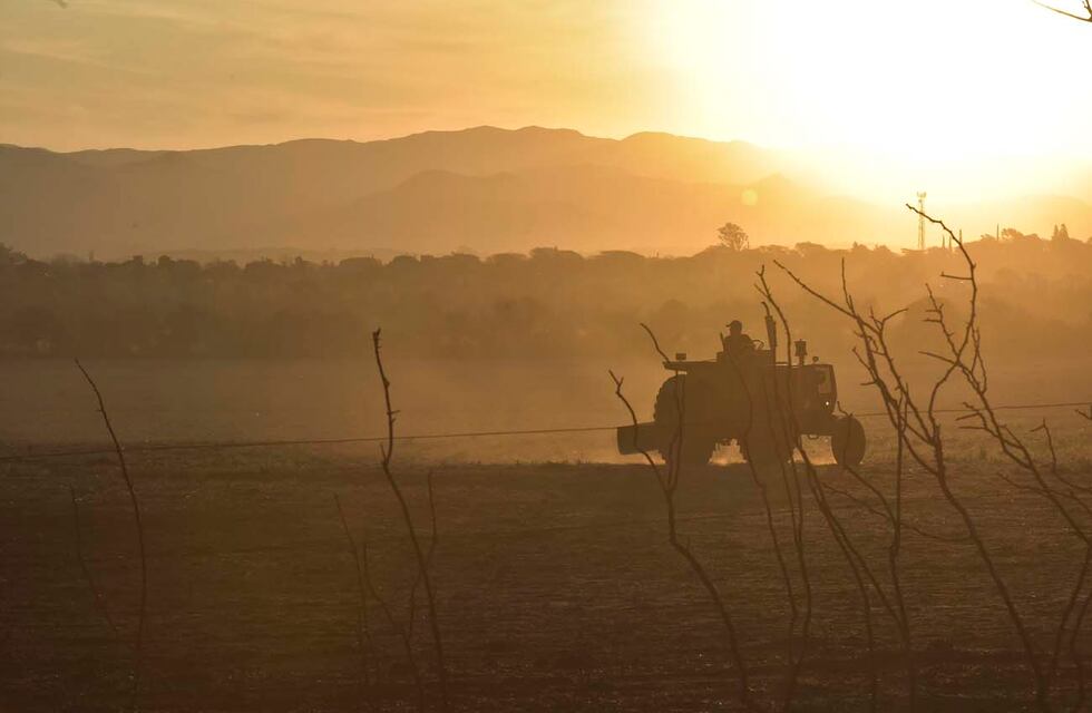 Incendio en Unquillo: bomberos lograron contener las llamas