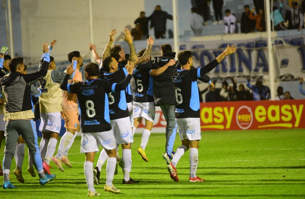 Racing apuesta fuerte en la visita a Tristán Suárez, soñando con el Reducido