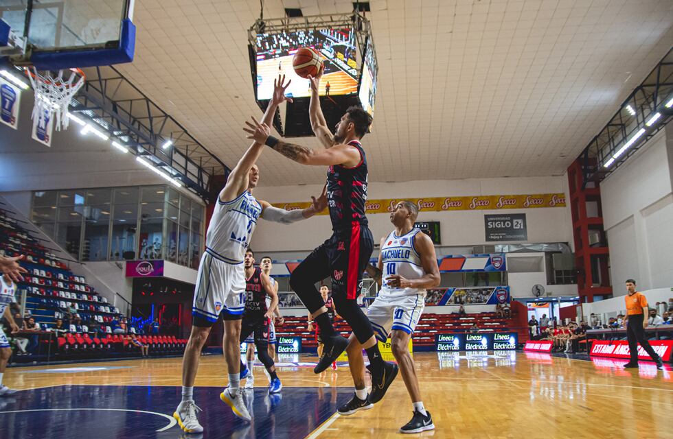 Paso en falso de Instituto: perdió el invicto en el Súper 20