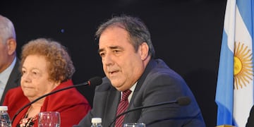 El vicegobernador de Jujuy, Alberto Bernis, dio la bienvenida a los organizadores, panelistas, expositores y asistentes al foro de derecho laboral iniciado este miércoles en la capital juejña.