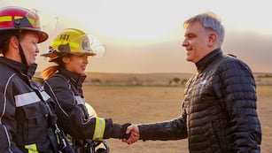 Incendios en Córdoba: el gobernador Llaryora supervisa el operativo en Capilla del Monte.