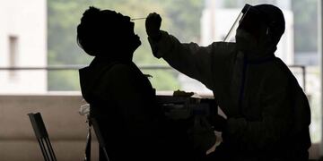 Los casos de coronavirus en Argentina este miércoles fueron 6.843.(AP)