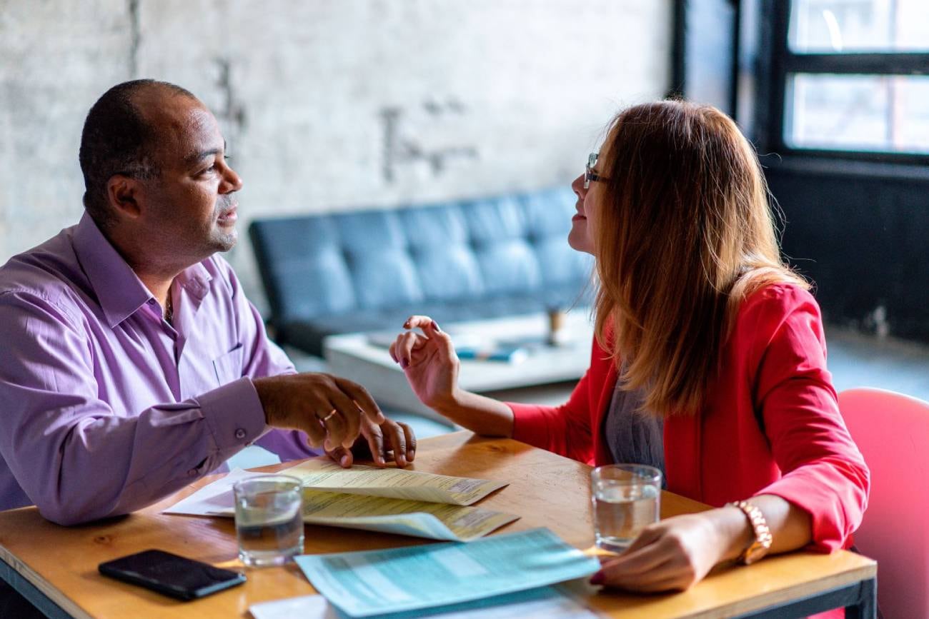  Este hábito puede afectar la comunicación emocional y la dinámica de los equipos de trabajo si no se gestiona adecuadamente.
