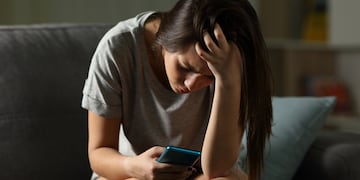 Acosa mujeres con fotos de sus genitales, pero la Justicia lo consideró "inimputable".