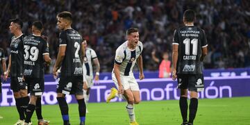 Talleres se subió a la punta, con una tarde-noche goledora de Federico Girotti para el 4-1 ante Atlético Tucumán (La Voz).