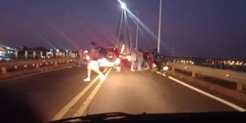 Falleció la mujer que protagonizó un accidente de tránsito sobre el puente internacional Posadas-Encarnación.