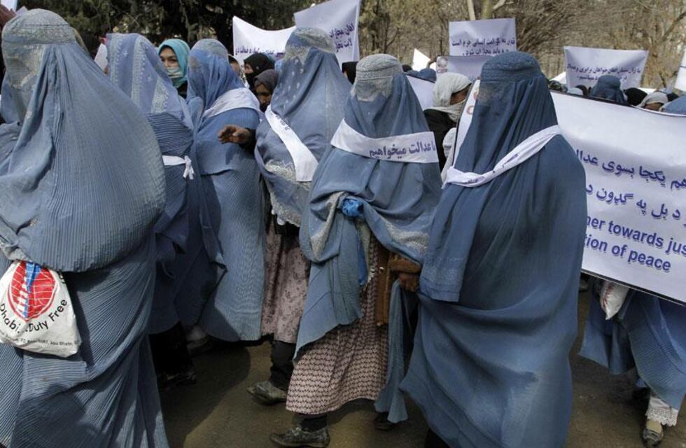 Afganistán: a pesar de la ocupació talibán, las mujeres salieron a las calles en Kabul para reclamar que se respeten sus derechos