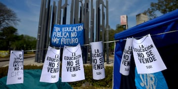Paro universitario. Acampe en el ingreso a la UNC tras el veto. (Nicolás Bravo / La Bravo)