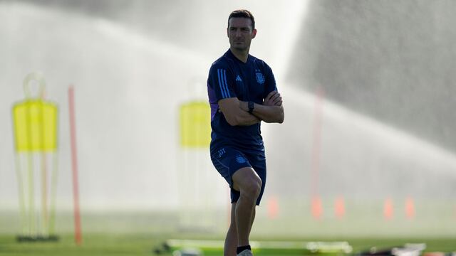 Scaloni se mostró tranquilo en el entrenamiento y en la conferencia previa al duelo con México. (AP)