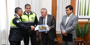 El gobernador fue reconocido por su cumpleaños y por liderar una política activa en materia de seguridad.