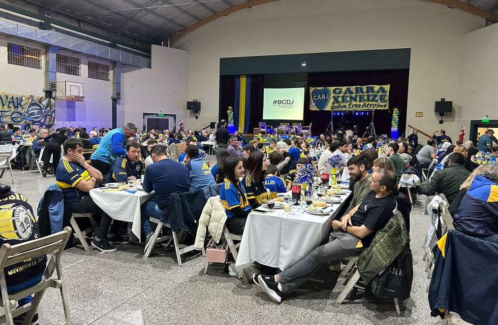 La peña “Garra Xeneize” celebró su 10º aniversario con una cena-show, la presencia de exfutbolistas  y un fuerte compromiso social