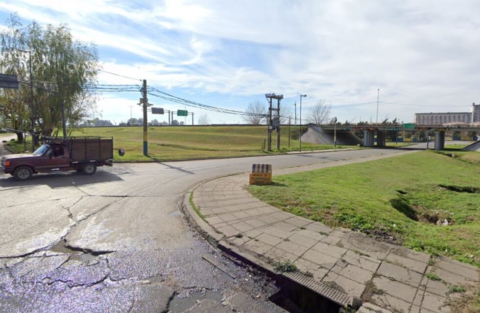 Motociclista de 28 años falleció tras chocar con un camión en el Acceso Sur