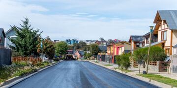 Continúan los trabajos de pavimentación en el barrio Pipo
