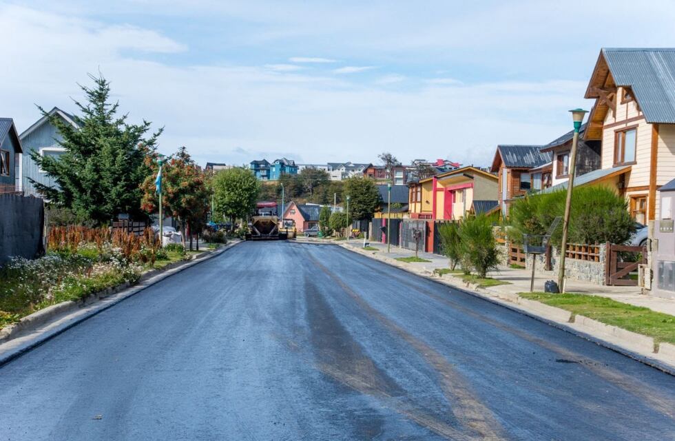 Continúan los trabajos de pavimentación en el barrio Pipo
