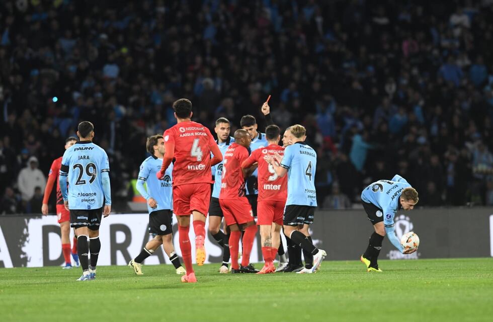 Belgrano enfrenta a un rival que se quedó con 10: planchazo y roja directa para Esquivel