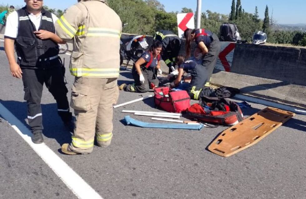Un turista de Santa Fe se accidentó en el ingreso a Villa Carlos Paz y está grave
