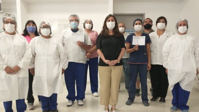 La ministra de Salud, Ana María Nadal, arribó a la región del Valle de Uco, con alrededor de 500 dosis de la Sputnik V, para dar inicio a la inmunización del personal de salud.