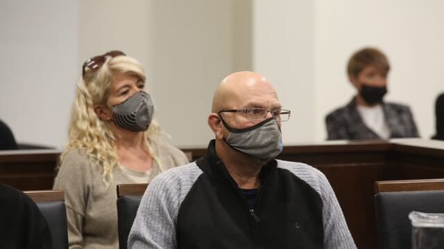 Luis Lobos y Claudia Sgró en la audiencia que determinó que quedarán presos.