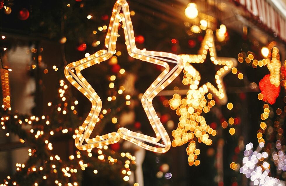 Punta Alta: invitan a encender el árbol navideño gigante en la plaza Belgrano