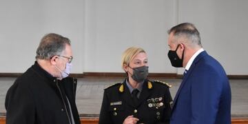 El abogado (derecha) asumió el cargo en agosto de 2021 para secundar a Emilce Chimenti.