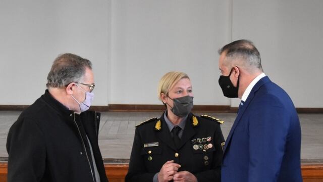 El abogado (derecha) asumió el cargo en agosto de 2021 para secundar a Emilce Chimenti.