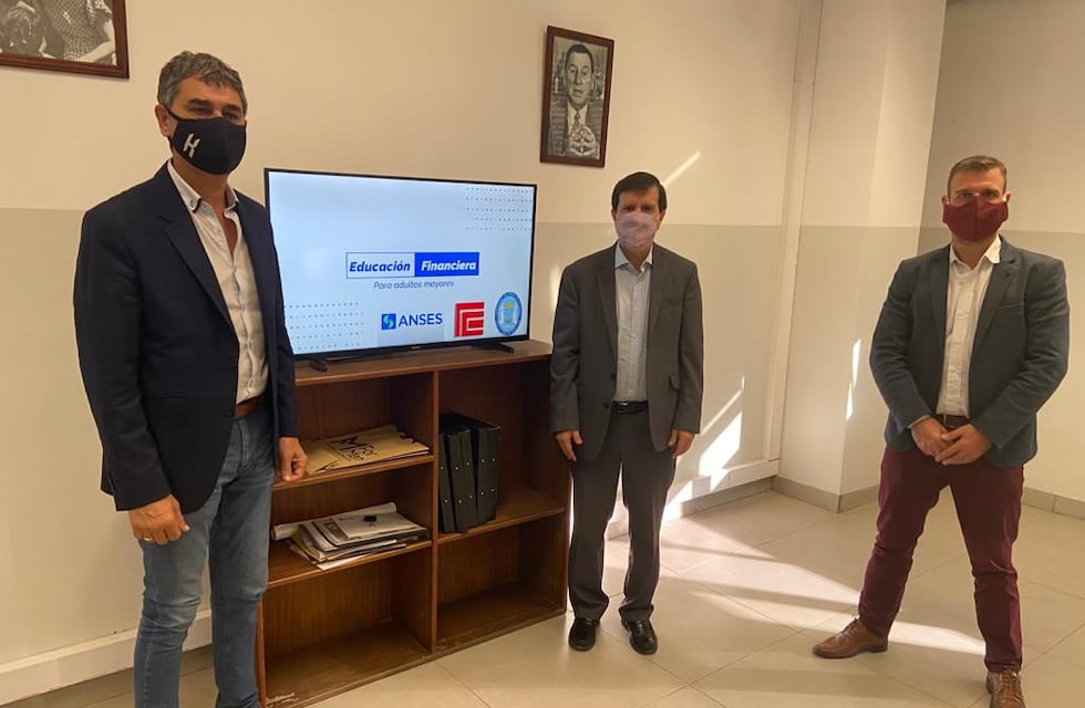 Inicia una capacitación en herramientas digitales y financieras para adultos mayores