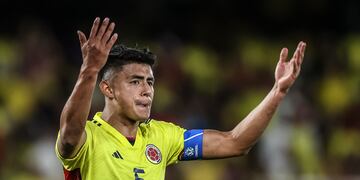 Kevin Mantilla en el seleccionado colombiano sub 20 en un partido ante Argentina. (Prensa Conmebol)