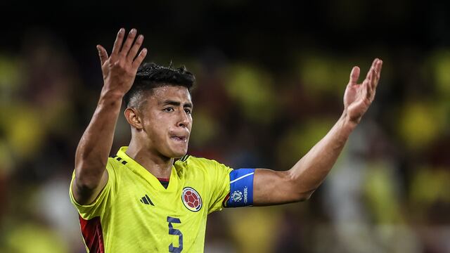 Kevin Mantilla en el seleccionado colombiano sub 20 en un partido ante Argentina. (Prensa Conmebol)