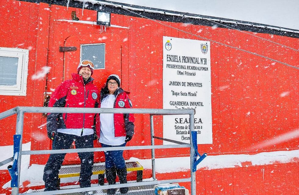 Pareja de docentes antárticos arribaron a la Base Esperanza