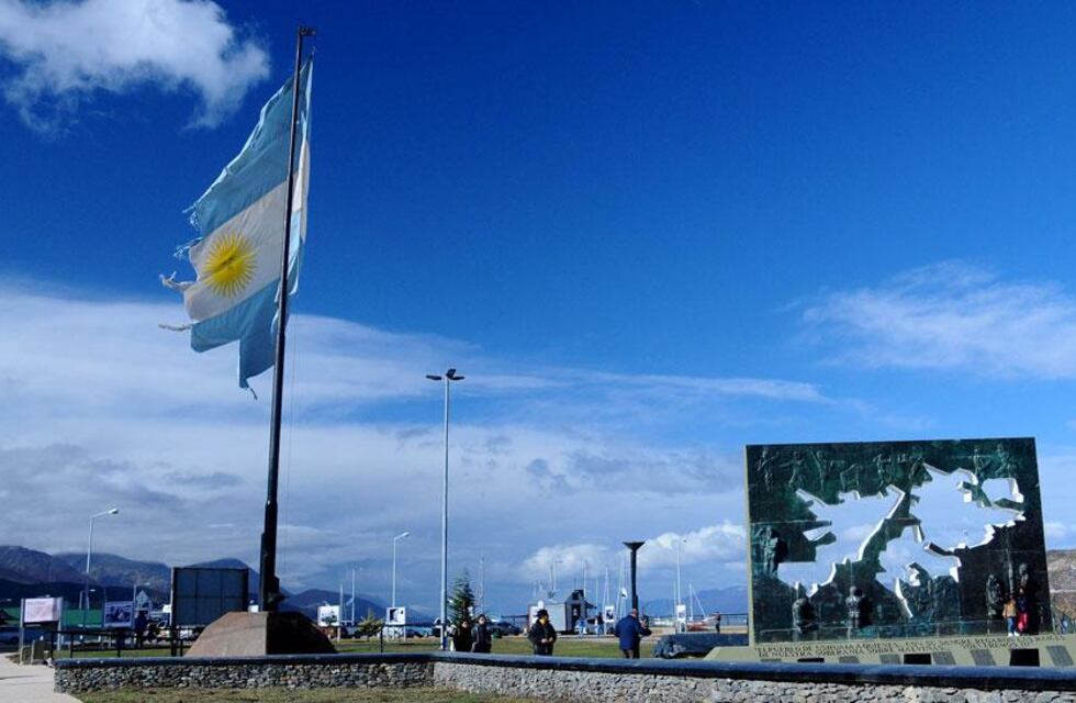 Veterano de Malvinas quería encontrar a un grupo de alumnos que apoyaron la lucha en 1982: lo logró gracias a las redes