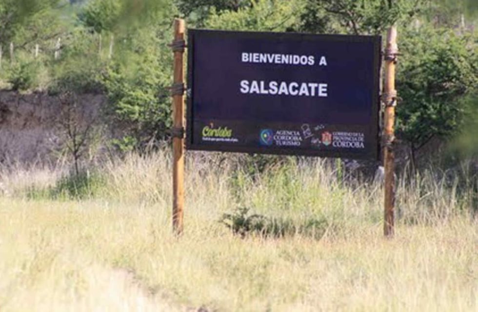 Siniestro fatal en Salsacate: un motociclista falleció tras chocar contra un auto