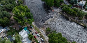 La imponente crecida del río San Antonio desde el aire. (Diario de Carlos Paz)