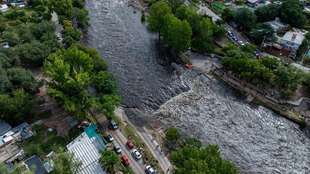 La imponente crecida del río San Antonio desde el aire. (Diario de Carlos Paz)