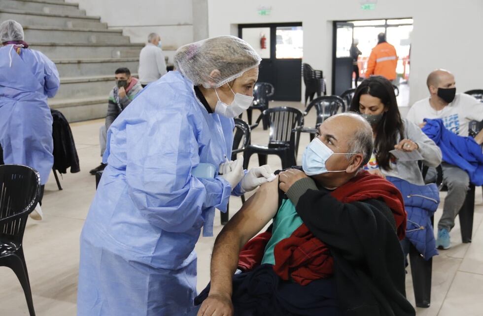Carlos Paz continúa la vacunación contra el Covid-19 en el Estadio Arena