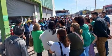 Trabajadores del Vea continúan con las protestas a la espera de la audiencia en la Secretaría de Trabajo