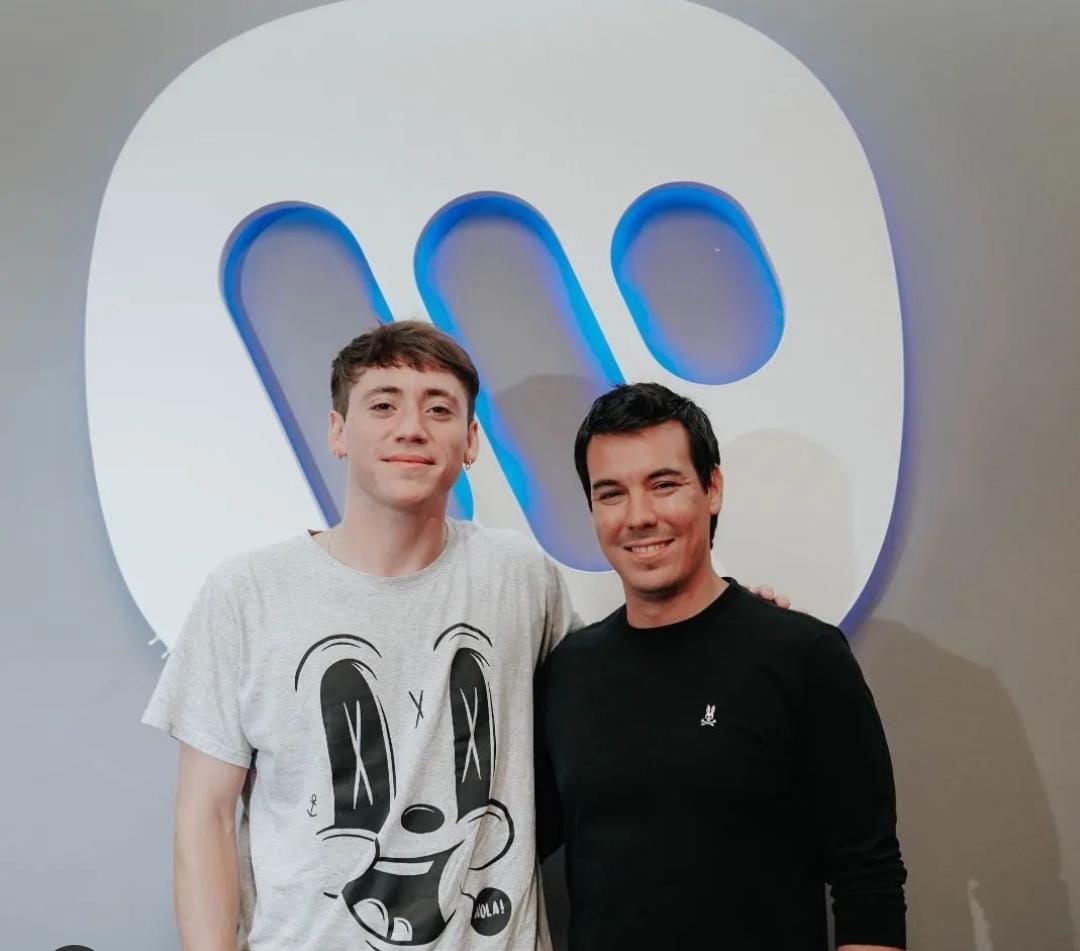 El trapero será parte de Warner Music, una productora de grandes artistas internacionales.