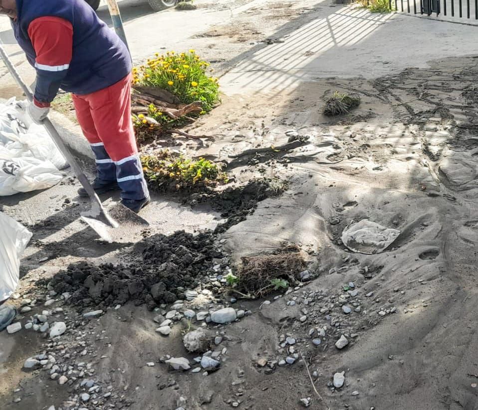 La Secretaría de Medio Ambiente realizó Operativo Limpieza por el desborde del Arroyo Buena Esperanza.