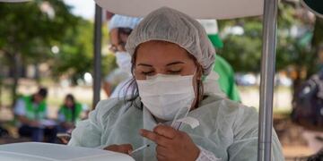 Vacunación en Posadas: más de cien personas se inocularon en la Plaza 9 de Julio.