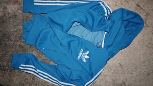 ¿Conviene comprar en Miami?: esto es lo que vale un buzo Adidas.