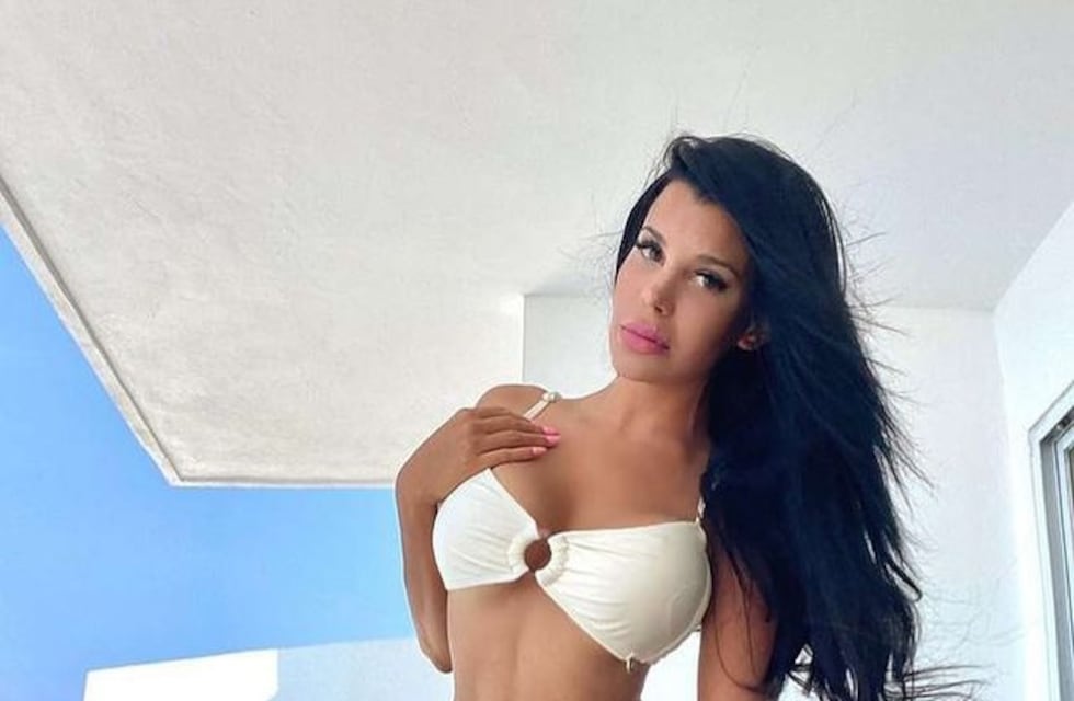 Charlotte Caniggia cautivó en Instagram con un conjunto de lencería negro y medias de red