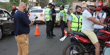 Mediante operativos de tránsito se retuvieron vehículos por alcoholemia, documentación pertinente y contaminación sonora.